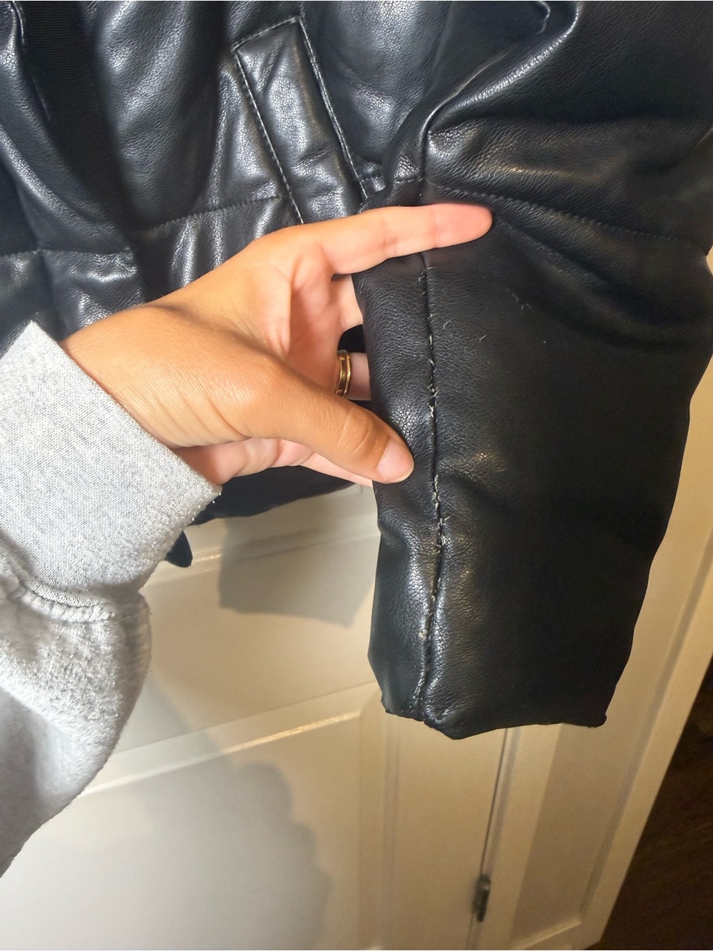 Abercrombie & Fitch Black Cropped Puffer Jacket - Picture 6 of 7